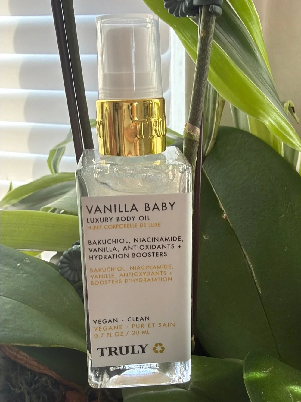 Vanilla Baby Body Oil Spray — White & Gold Bottle